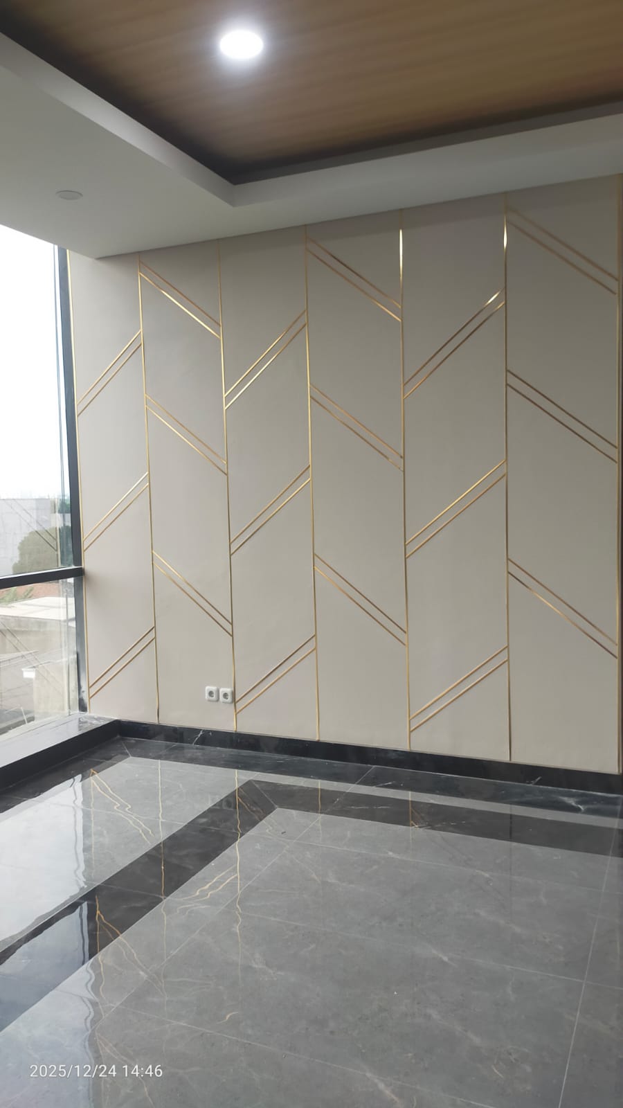 Pemasangan Wallpaper Interior